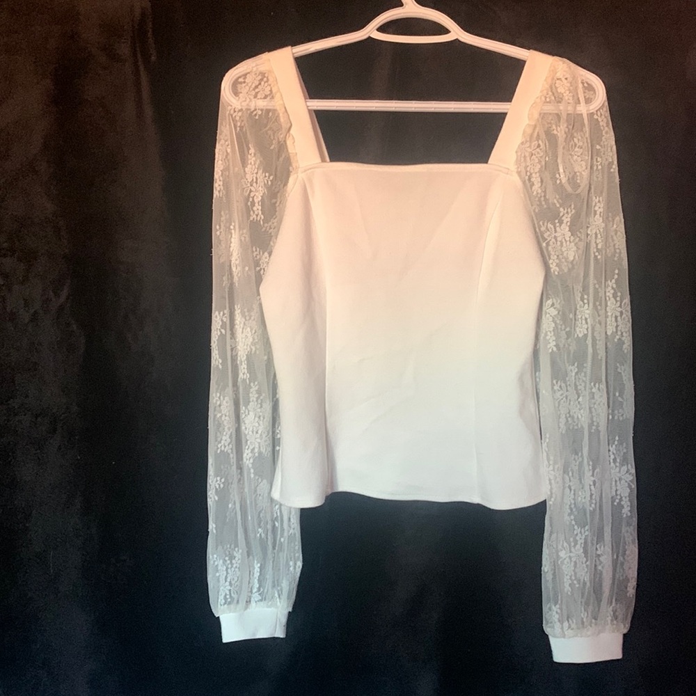 White top by mixed threads. Color white. Medium size!